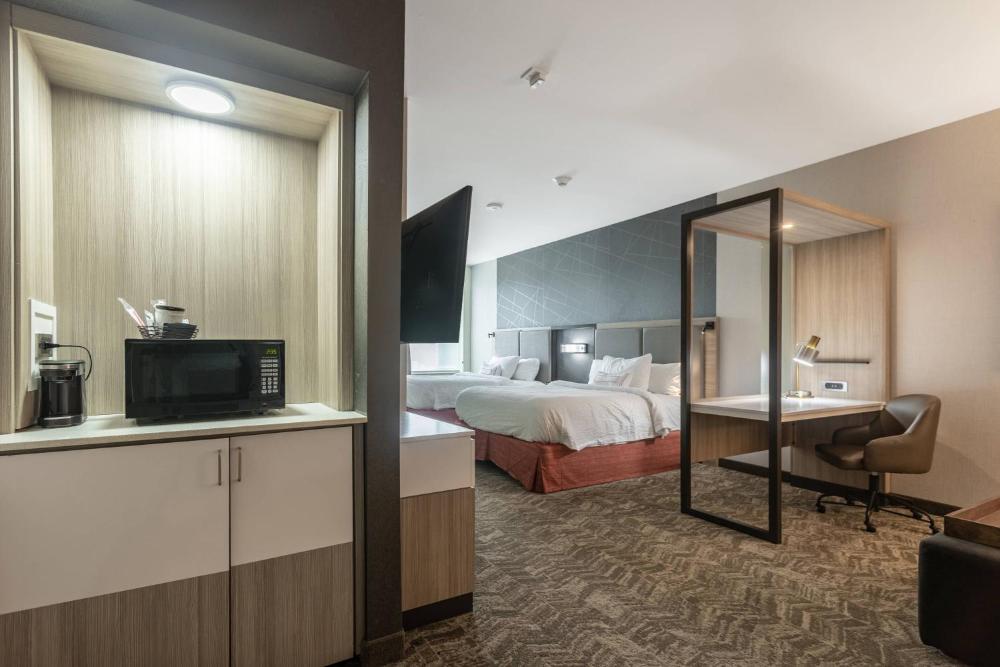 Suite with 2 Queen Trundle Beds interior