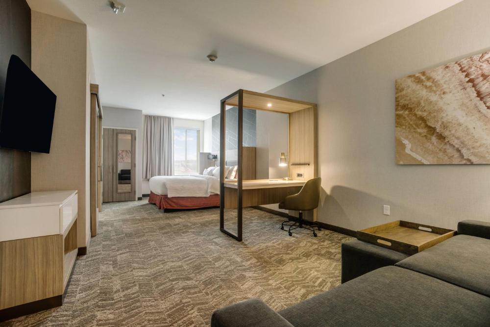 King Suite with Trundle Bed interior